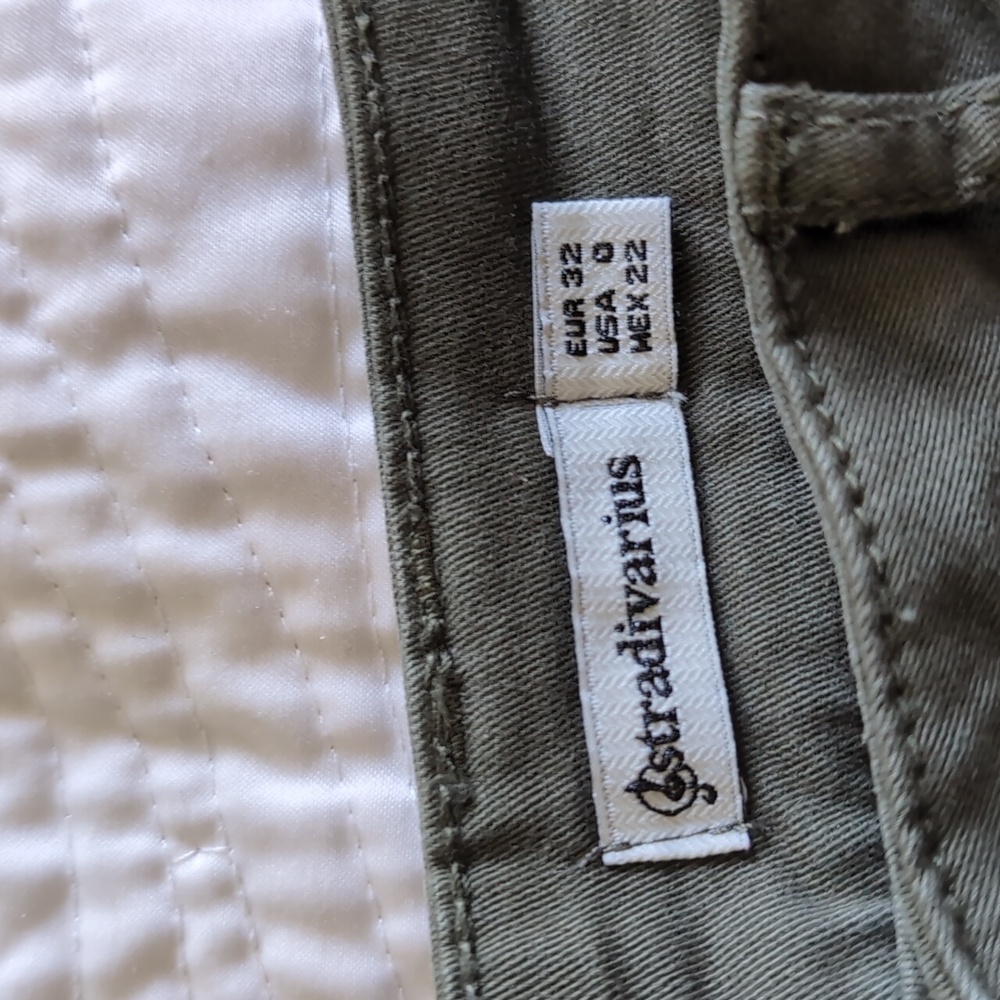 Shorts - Picture 3 of 3